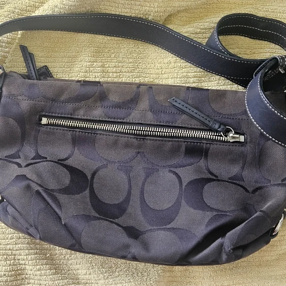 Stylish Black and Gray Patterned Bag - Picture 4 of 4